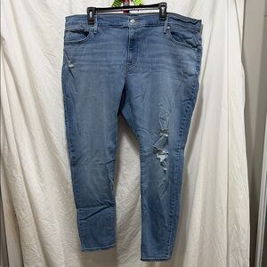 Levi's Women's Ankle Jeans in Medium Blue